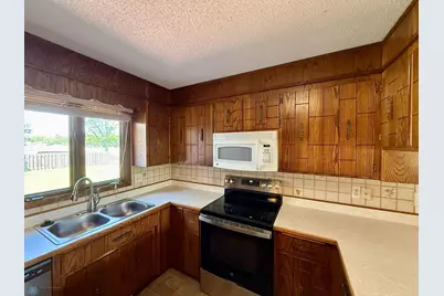 1614 S 27th Avenue S, Moorhead, MN 56560 - Photo 3