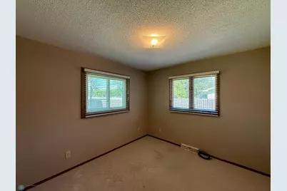 1614 S 27th Avenue S, Moorhead, MN 56560 - Photo 11