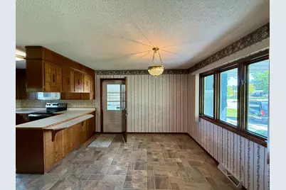 1614 S 27th Avenue S, Moorhead, MN 56560 - Photo 5