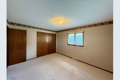 1614 S 27th Avenue S, Moorhead, MN 56560 - Photo 9