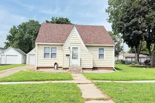 218 S Chestnut St, Belle Plaine, MN 56011 - Photo 1