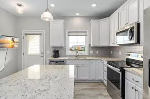 1575 Evan Ct, New Richmond, WI 54017 - Photo 5