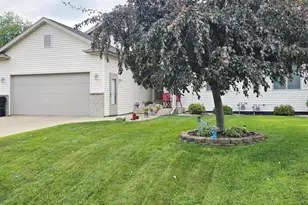 1612 17th St SW, Austin, MN 55912 - Photo 1