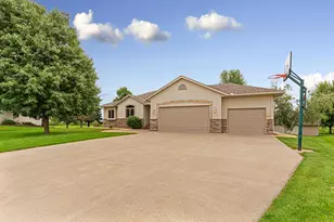 809 Horizon Ct, Belle Plaine, MN 56011 - Photo 1