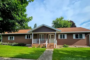 319 5th St SW, Pipestone, MN 56164 - Photo 1