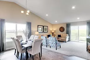 5200 Mustang Dr, Woodbury, MN 55129 - Photo 17