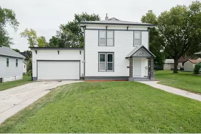 613 S Galbraith Street, Blue Earth, MN 56013 - Photo 1