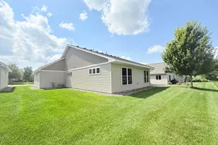 853 Aurora Cir, Red Wing, MN 55066 - Photo 15