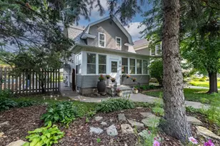 987 Wakefield Ave, Saint Paul, MN 55106 - Photo 1