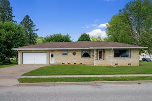 234 N 4th St, La Crescent, MN 55947 - Photo 1