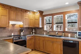 1812 Oakview Ln N, Plymouth, MN 55441 - Photo 9