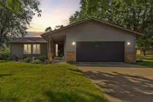 609 13th St SE, Owatonna, MN 55060 - Photo 1