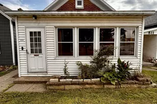 813 E Mark St, Winona, MN 55987 - Photo 1