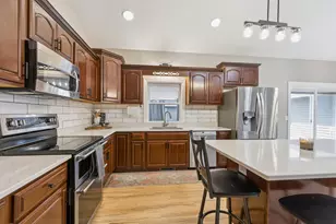 616 Brown St SW, Hutchinson, MN 55350 - Photo 9