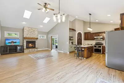 616 Brown Street SW, Hutchinson, MN 55350 - Photo 5