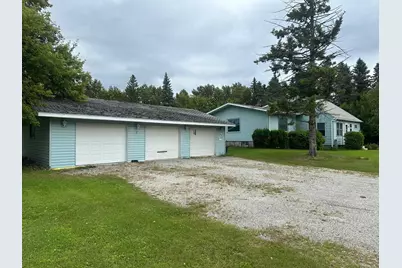 301 Pleasant Avenue NW, Warroad, MN 56763 - Photo 3