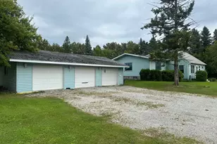 301 Pleasant Ave NW, Warroad, MN 56763 - Photo 3