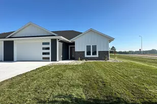 719 Tallgrass Cir, Luverne, MN 56156 - Photo 1