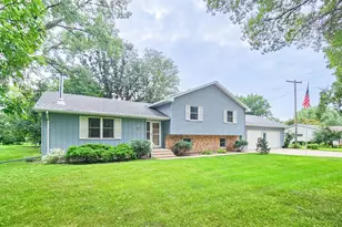 605 S Hemlock St, Lamberton, MN 56152 - Photo 1