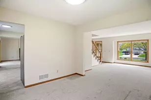 1053 Kettle Creek Rd, Eagan, MN 55123 - Photo 9