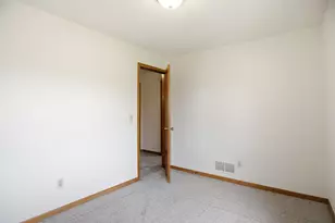 1053 Kettle Creek Rd, Eagan, MN 55123 - Photo 29