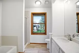 1053 Kettle Creek Rd, Eagan, MN 55123 - Photo 23