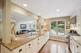 4645 Eastwood Rd, Minnetonka, MN 55345 - Photo 9