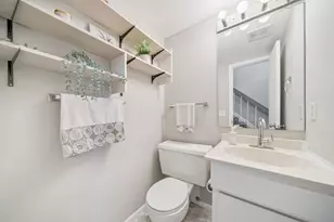 9052 Neill Lake Rd, Eden Prairie, MN 55347 - Photo 25