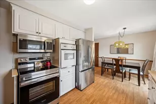 8213 Quinn Rd, Bloomington, MN 55437 - Photo 9