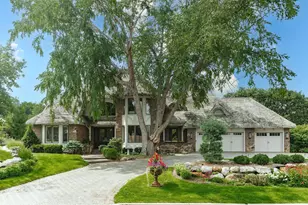 839 Park Pl Dr, Mendota Heights, MN 55118 - Photo 1