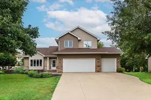 986 Bavaria Hills Ln, Chaska, MN 55318 - Photo 1