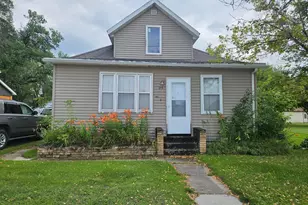 215 2nd St N, Middle River, MN 56737 - Photo 1