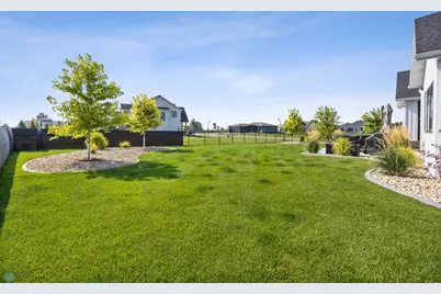 6090 Wildflower Drive S, Fargo, ND 58104 - Photo 51