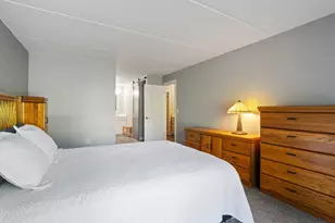 10401 Cedar Lake Rd, Minnetonka, MN 55305 - Photo 13