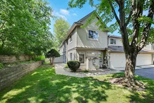 1046 Lovell Ave W, Roseville, MN 55113 - Photo 1