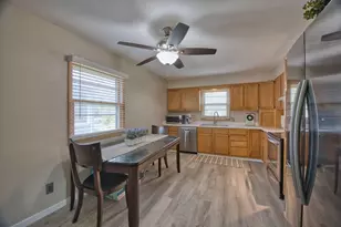 115 E 25th St, Hibbing, MN 55746 - Photo 11