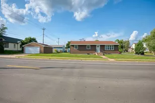 115 E 25th St, Hibbing, MN 55746 - Photo 1