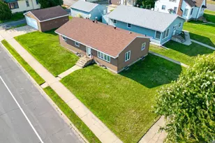 115 E 25th St, Hibbing, MN 55746 - Photo 29