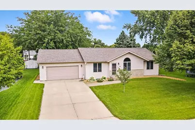 870 17th Street SE, Owatonna, MN 55060 - Photo 1