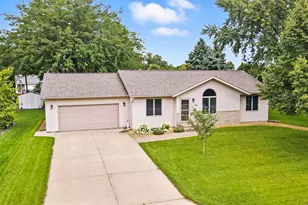 870 17th St SE, Owatonna, MN 55060 - Photo 1