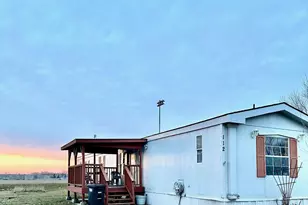 112 Kingsway Dr, North Mankato, MN 56003 - Photo 1