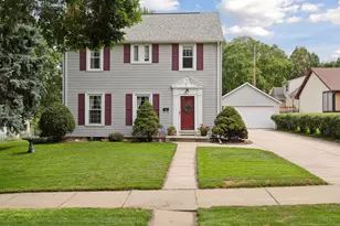 727 Holmes St S, Shakopee, MN 55379 - Photo 1