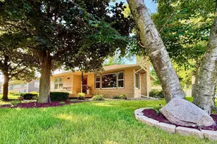 702 E Humphrey St, Lake Crystal, MN 56055 - Photo 1