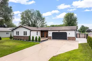 2556 Onyx Dr, Shakopee, MN 55379 - Photo 1