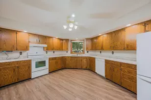 630 E 13th St, Blue Earth, MN 56013 - Photo 13