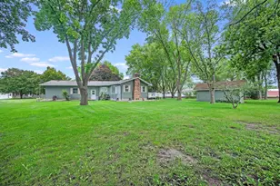 630 E 13th St, Blue Earth, MN 56013 - Photo 7