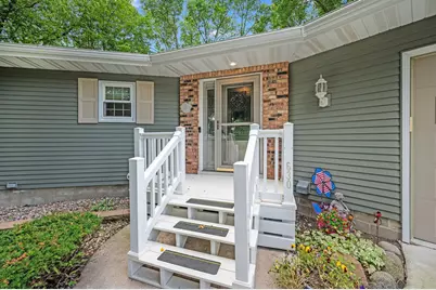 630 E 13th Street, Blue Earth, MN 56013 - Photo 3