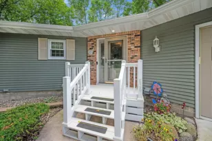 630 E 13th St, Blue Earth, MN 56013 - Photo 3