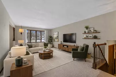 726 Hassan Street SE, Hutchinson, MN 55350 - Photo 3