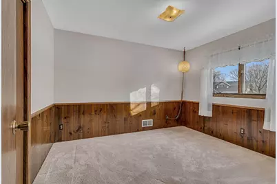 726 Hassan Street SE, Hutchinson, MN 55350 - Photo 19
